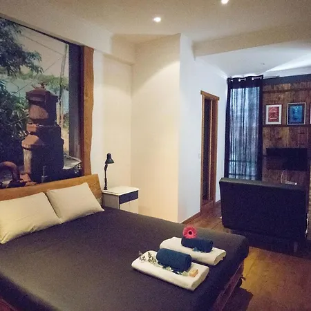 Modern & Recycled Albergue Machico (Madeira)