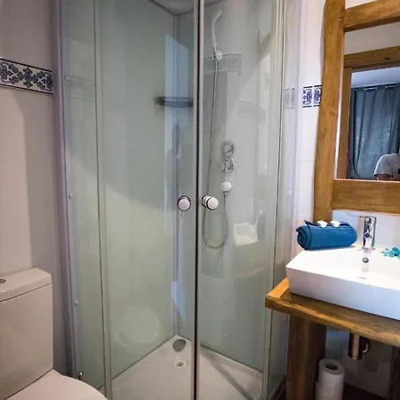 Modern & Recycled Albergue Machico (Madeira)