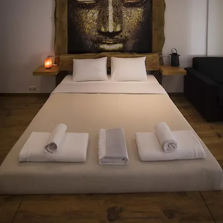 Modern & Recycled Albergue Machico (Madeira)