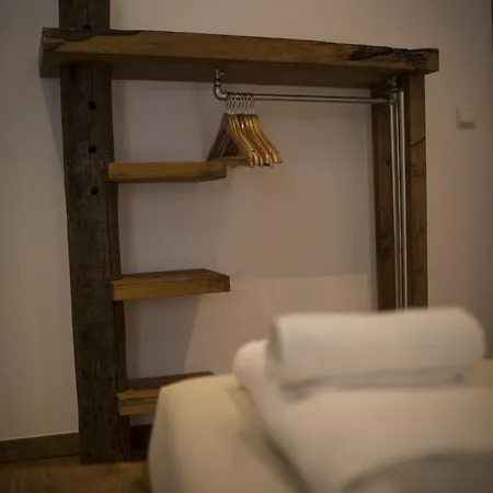 Albergue Modern & Recycled