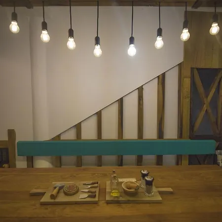 Modern & Recycled Hostel Machico (Madeira)