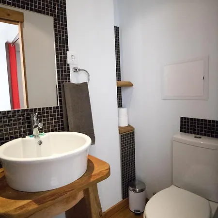 Modern & Recycled Hostel Machico (Madeira)