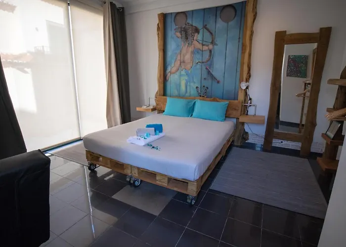 ホステル Modern & Recycled *