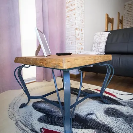 Modern & Recycled Hostal *