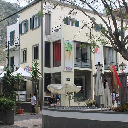 Auberge de jeunesse Modern & Recycled Machico (Madeira)