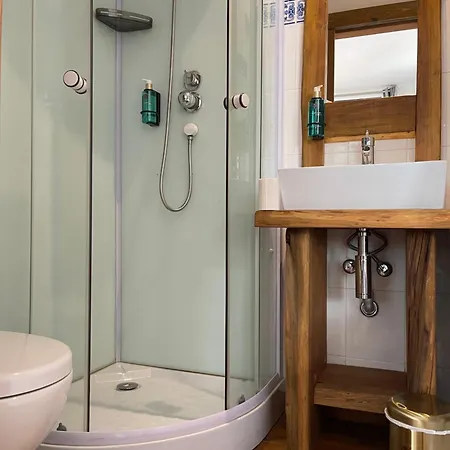 Modern & Recycled 호스텔