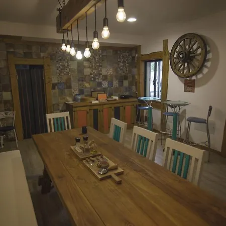Hostal Modern & Recycled *