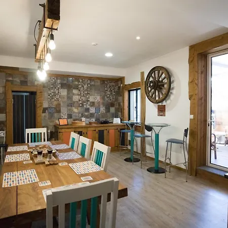 Modern & Recycled Hostal *
