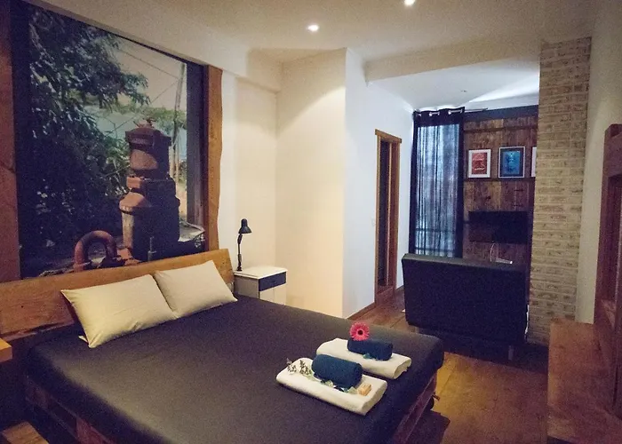 Modern & Recycled Hostel Machico (Madeira)