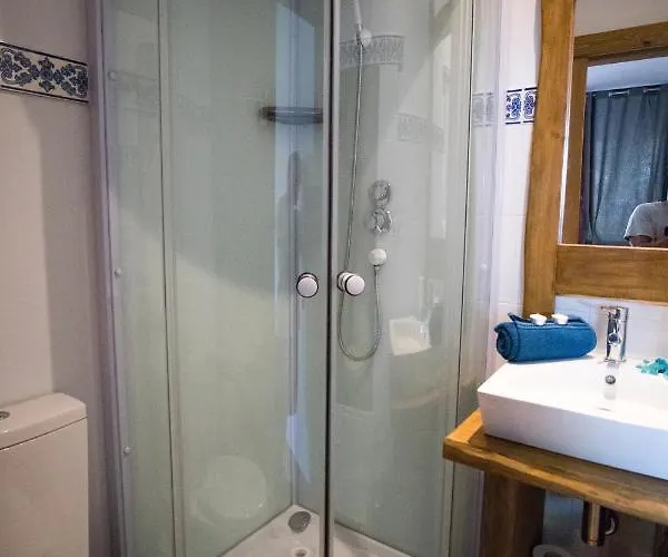 Modern & Recycled Hostel Machico (Madeira)