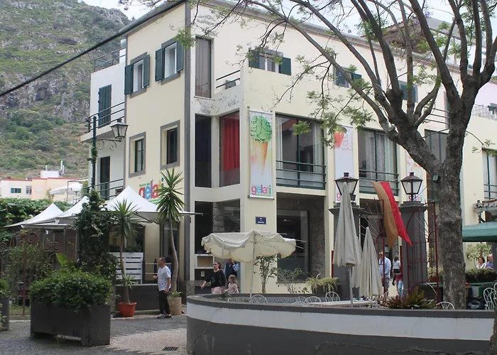 Hostel Modern & Recycled Machico (Madeira)