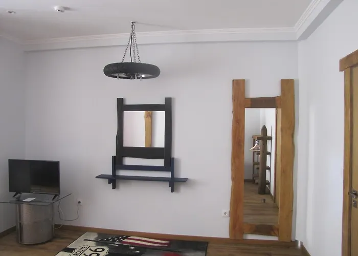 Modern & Recycled Hostel Machico (Madeira)