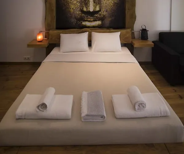 Modern & Recycled Hostel Machico (Madeira)