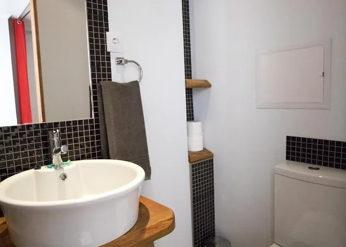 Modern & Recycled Hostel Machico (Madeira)